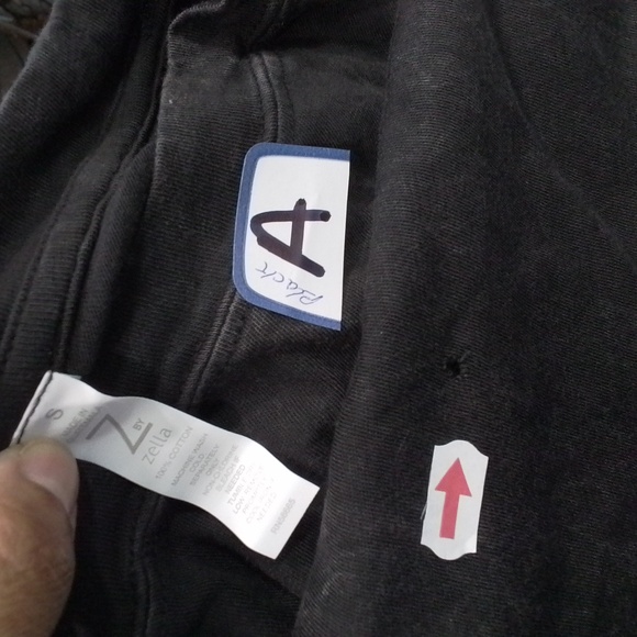 Zella Long Sleeve Thumb Holes Rounded Hem Washed Black Tee {A}{B} - Picture 3 of 9